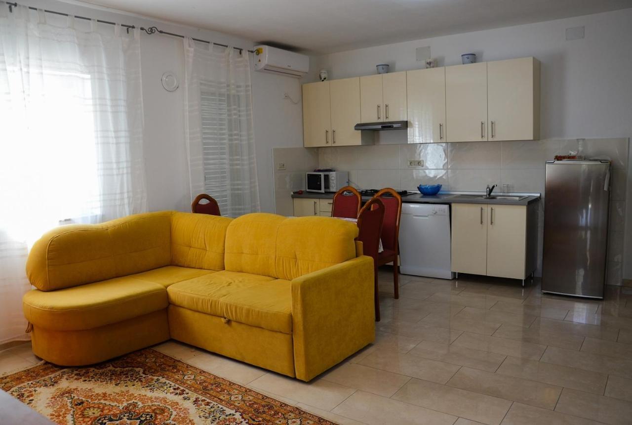 Apartman Zrina Ostro クラリェヴィツァ エクステリア 写真